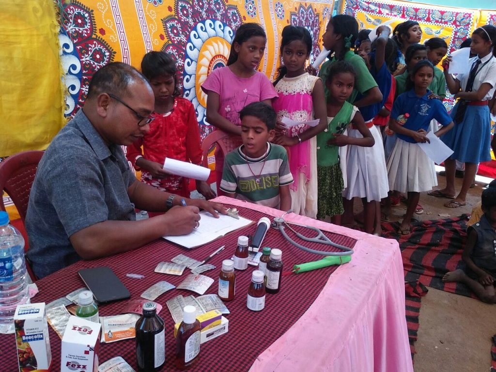 Atención médica en varios centros REDS, India